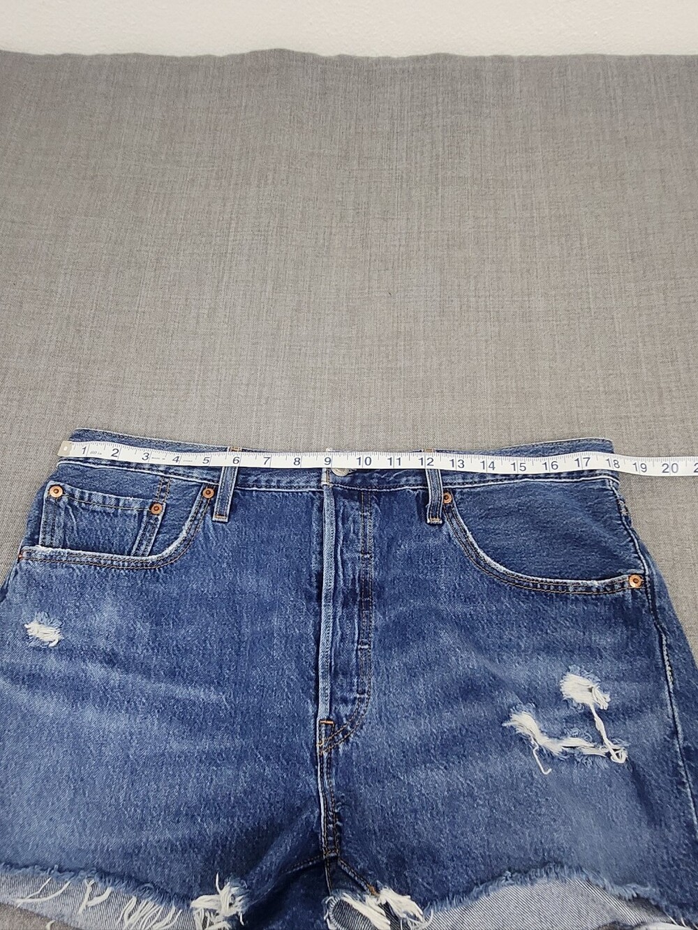 Levis 501 Button Fly 100% Cotton Distressed Style Denim Jean Shorts. 33 - Picture 6 of 8